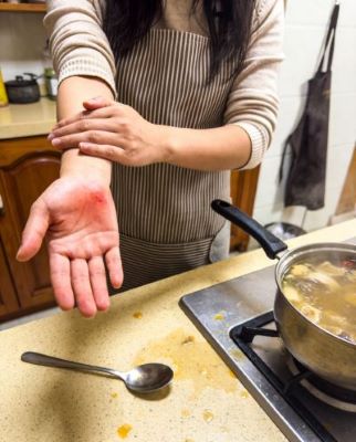 轻度烫伤能用伤科灵喷雾剂吗？